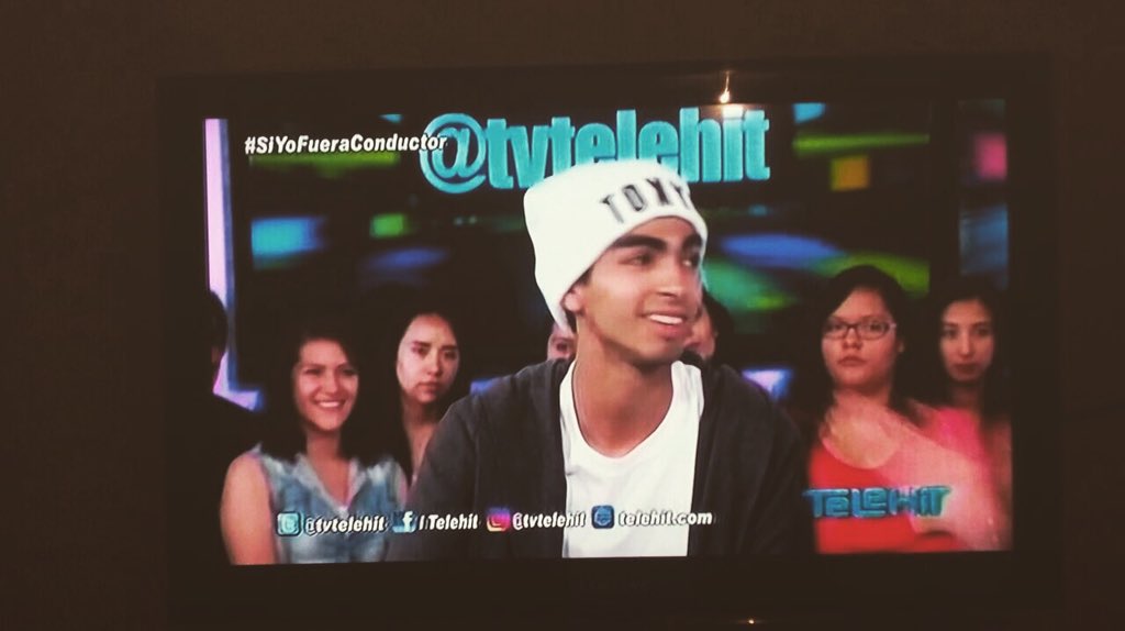 RodOrtiz_'s tweet photo. Gracias @tvtelehit #SiYoFueraConductor me gustaría trabajar aquí :,) https://t.co/10r31o1Gur