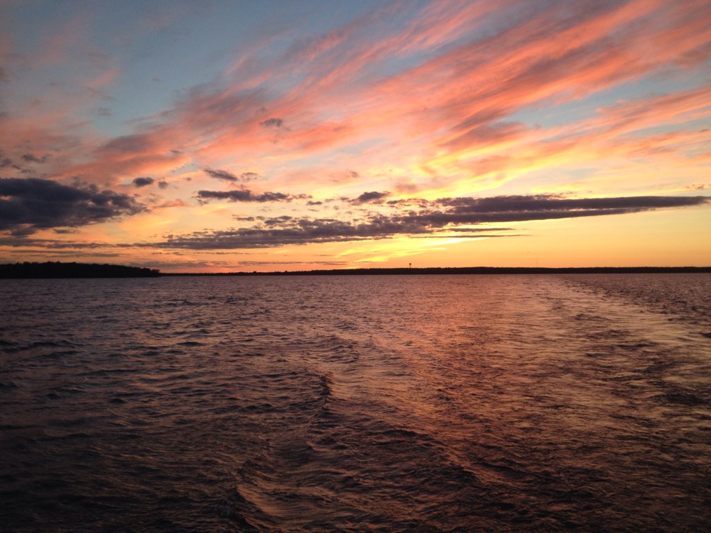 twojunebells's tweet photo. Friday night #AmherstIsland #sunset #fromtheferry https://t.co/kPHMSvgicw
