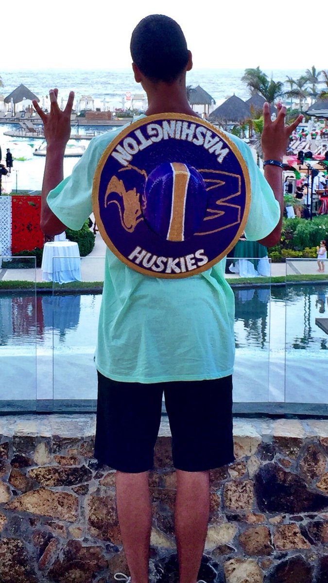 sandyfamill's tweet photo. Gotta love the custom @UW hat made in Cabo #throwingtheW https://t.co/aYq7Bs5y8d