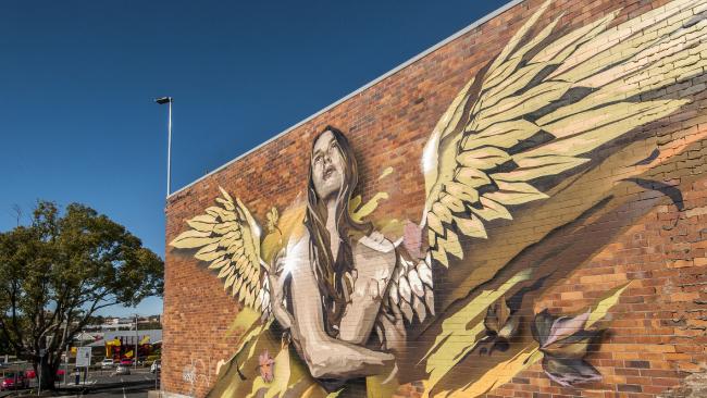 allpublicart's tweet photo. #Toowoomba: An #angel at 16 Milne St by #Anderw Burke. #streetart #murals #allpublicart https://t.co/1bM361jMRe
