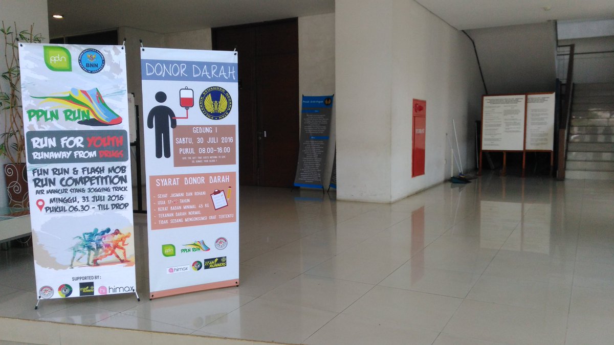himaPPLN's tweet photo. [Live Report] Sedang berlangsung donor darah di Gedung I , yuk datang dan donorkan darahmu😄😄😄 https://t.co/ox1ZM4iLhj