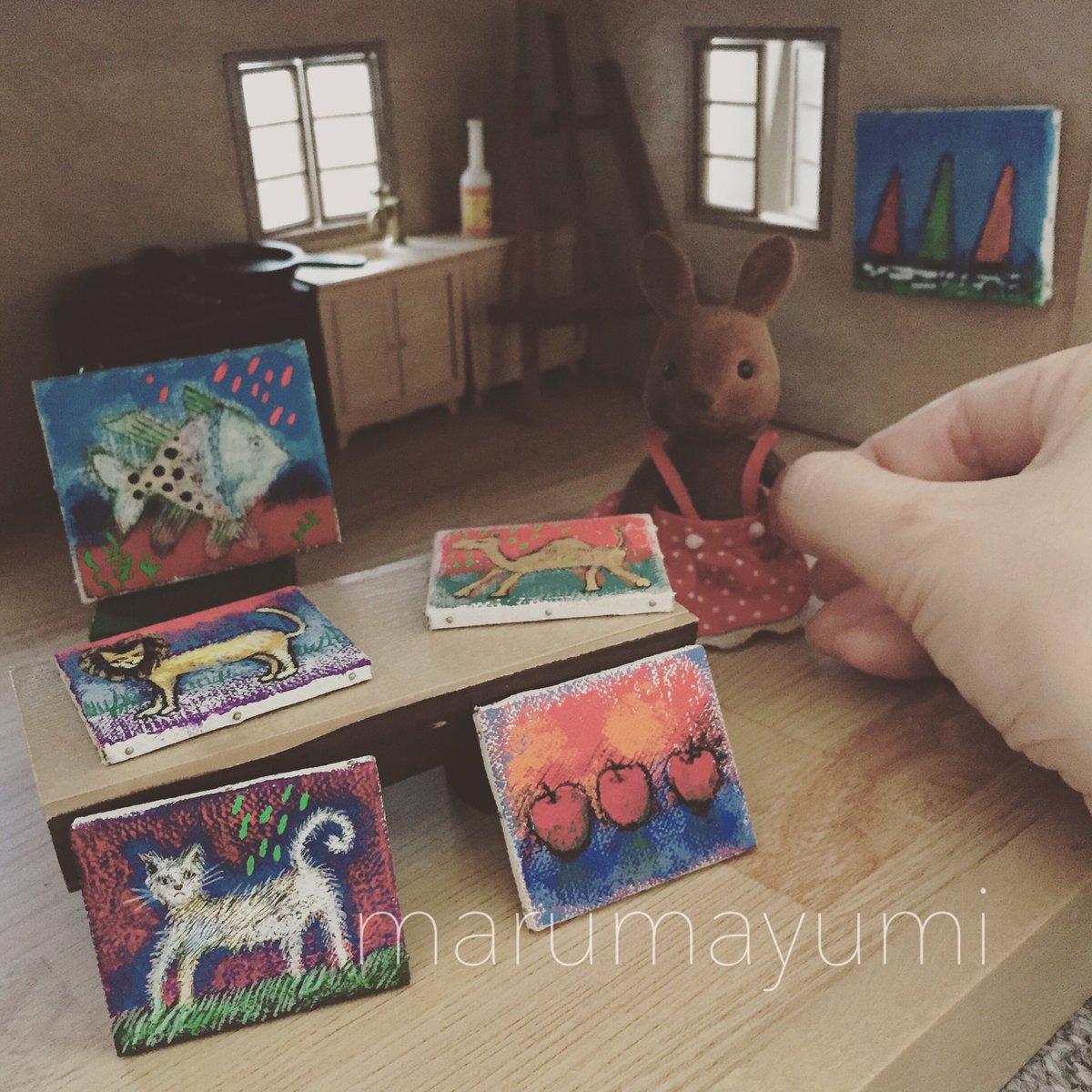cutemaruco's tweet photo. 小さい絵画がシルバニアファミリーのサイズにぴったりでした〜  

小さい絵画は、こちらから購入できます。
https://t.co/xzVRfc9fZj
オーダーも承ります。 https://t.co/RhxCYyclhr