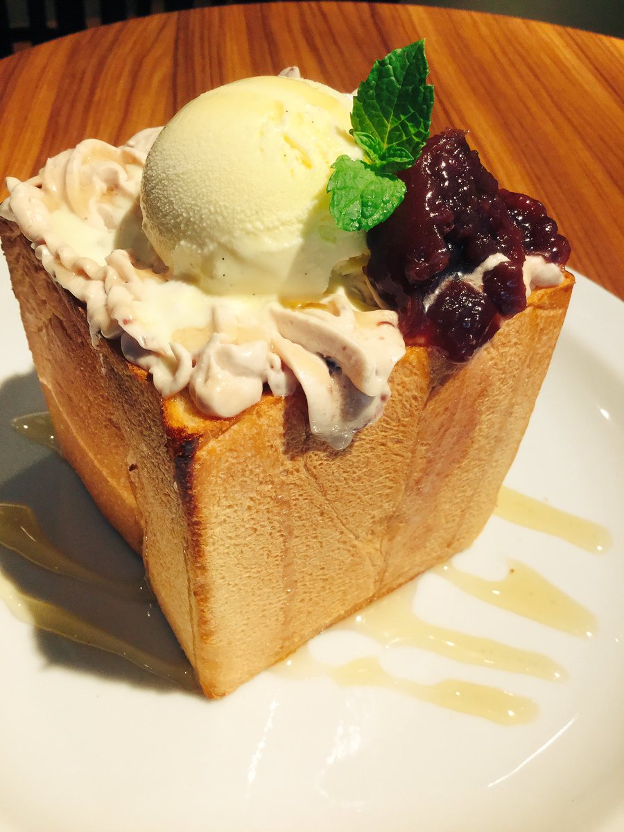 SD_CLOUD10's tweet photo. ハニートーストあずき味😋！たっぷりのあずきクリームとトーストは相性バツグン🌟🌟是非ご賞味下さい❣️
#cloud10 #クラウドテン #スポーツバー #心斎橋 #アメ村 #shinsaibashi #ハニートースト #あずき https://t.co/W19dGPLqLl