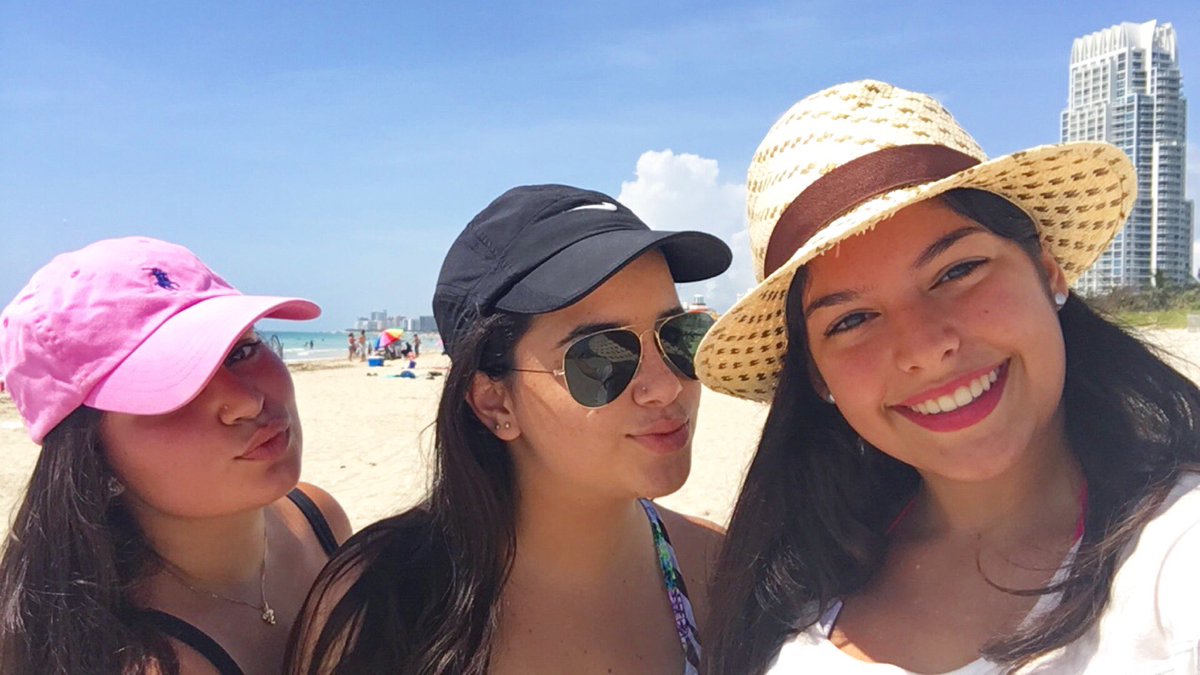 rachelurdanivia's tweet photo. Love my friends 💗 #missingangie https://t.co/sQmNada08E