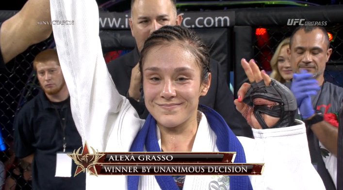 ATSteveDuncan's tweet photo. Alexa Grasso derrota a Jodie Esquibel por decision unanime (30-27, 30-27, 30-26) #InvictaFC8 #MMA #WMMA #Mexico https://t.co/aaWP5RWK4Z