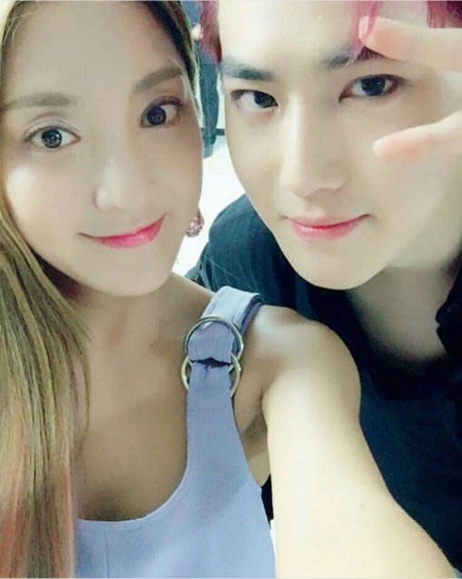 soompi's tweet photo. #Bada Shows Affection For #Suho And Attends #EXO's Concert https://t.co/Le6JO5mL7W https://t.co/Dh3k6gFTGU