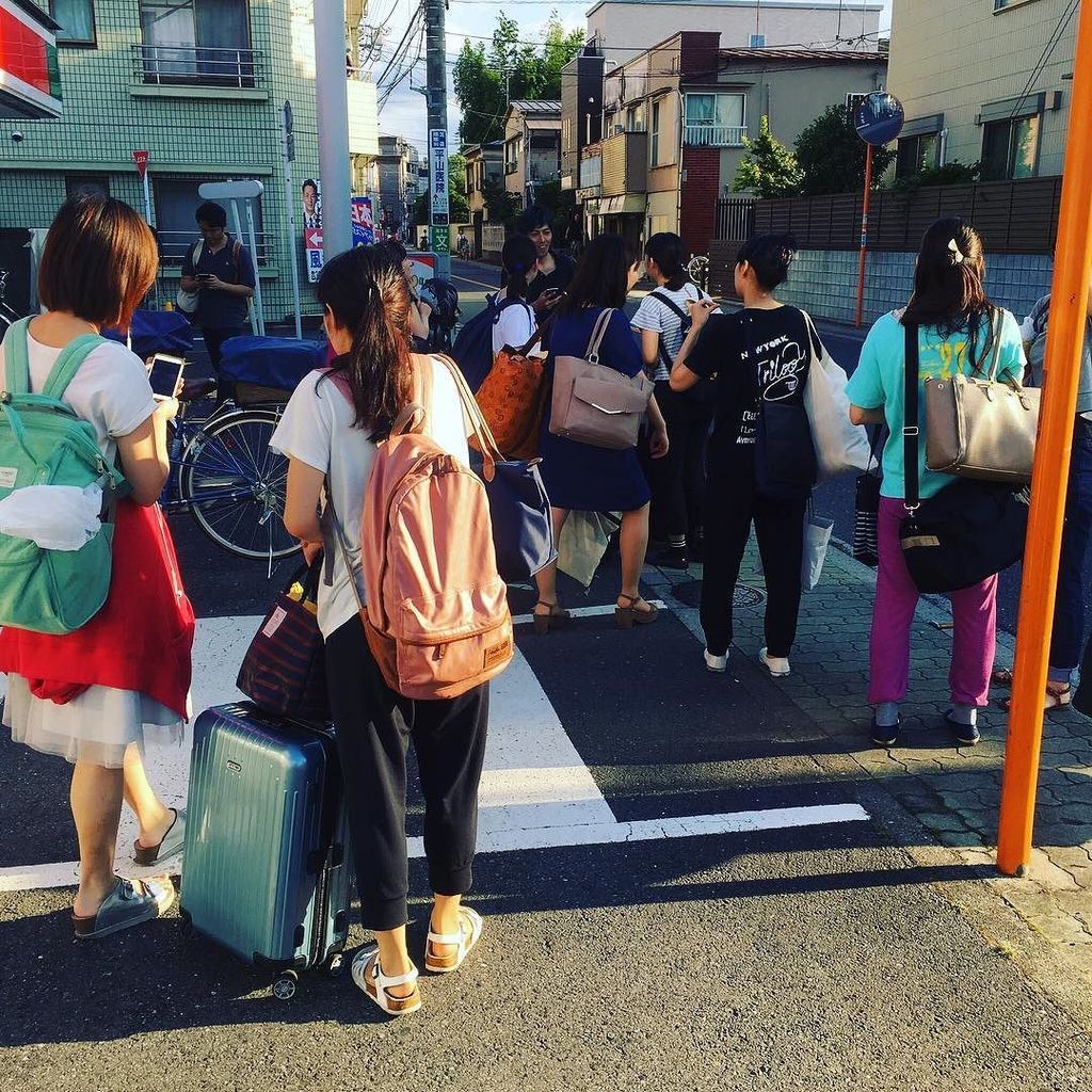 uq_inc's tweet photo. 8月7日日曜日15時の回が売り切れました…!!ご予約くださった皆さま感謝です!!
日曜12時・18時の回はまだ余裕がございます。是非ご予約はお早めに!
#写真は先週の #家出のような荷物 #いよいよ一週間前 #高まる #UQEnt… https://t.co/SfqPW5AKhk