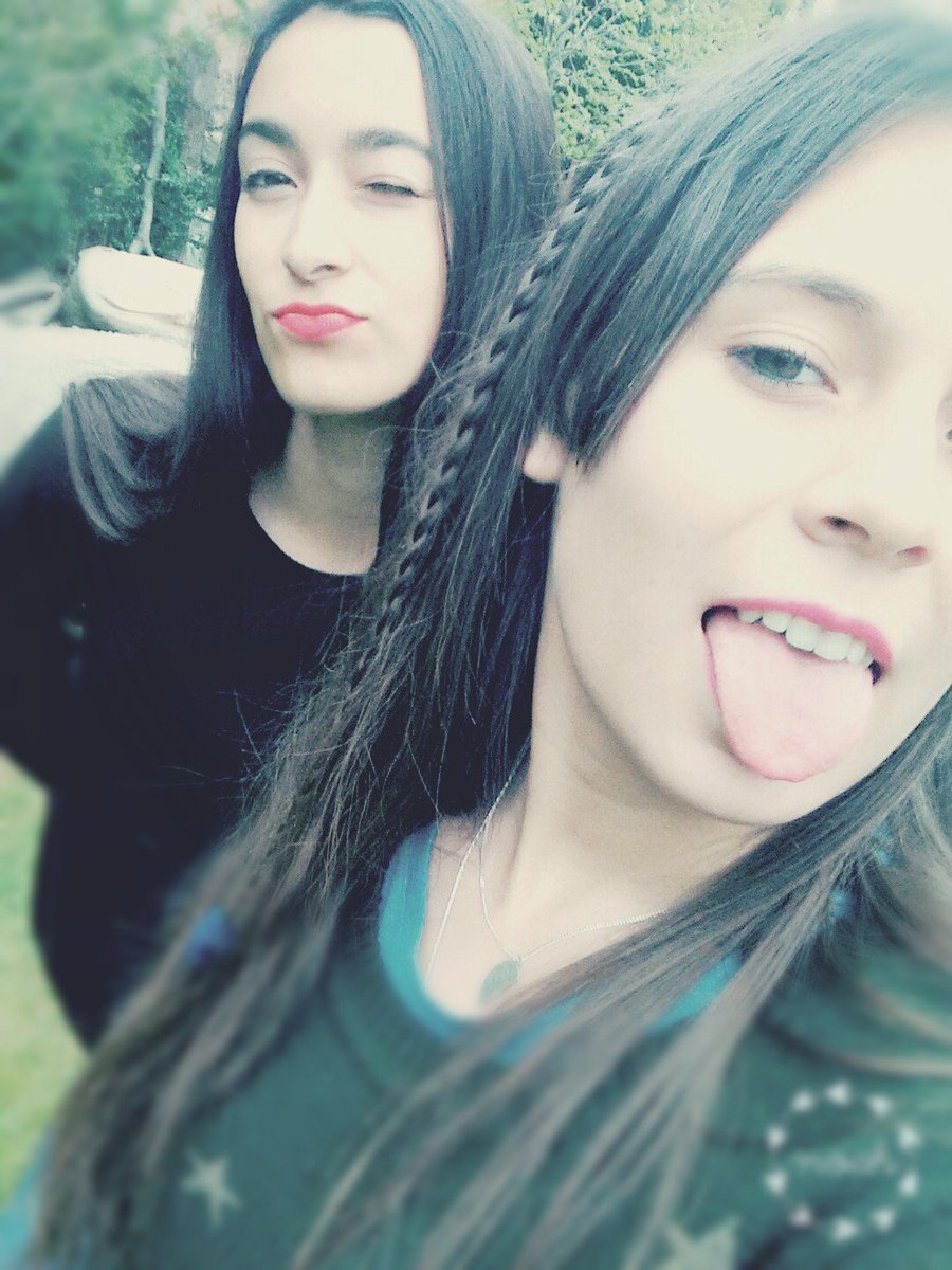 lau_bedeman's tweet photo. Feliz cumple a esta gran amiga, te quiero muchisimo🎊🎉🎈💖 @ZoeJawny https://t.co/9bzptbRpBX
