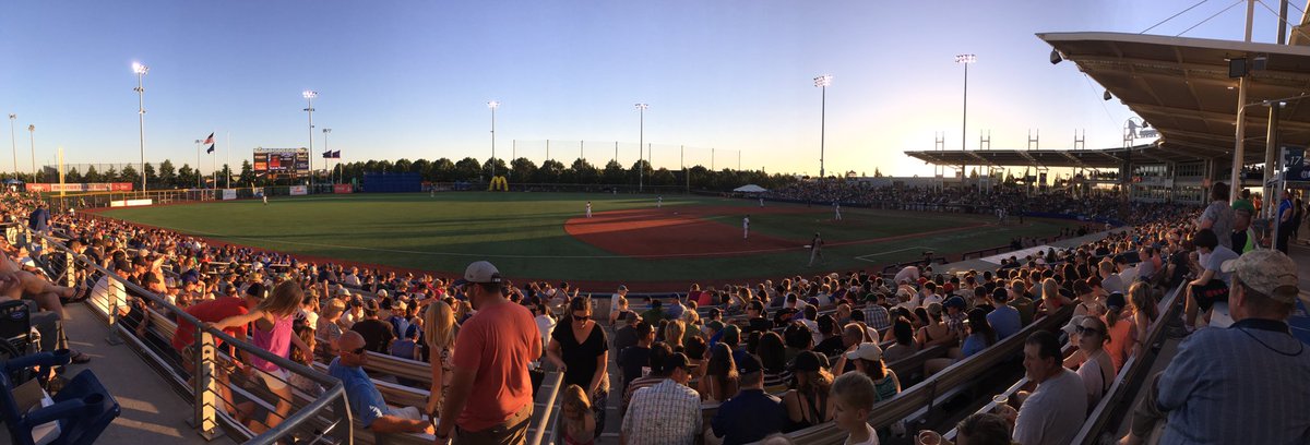 HillsboroHops's tweet photo. Beautiful night here at #RonTonkinField
#AllHoppedUp https://t.co/MahkxWtd79