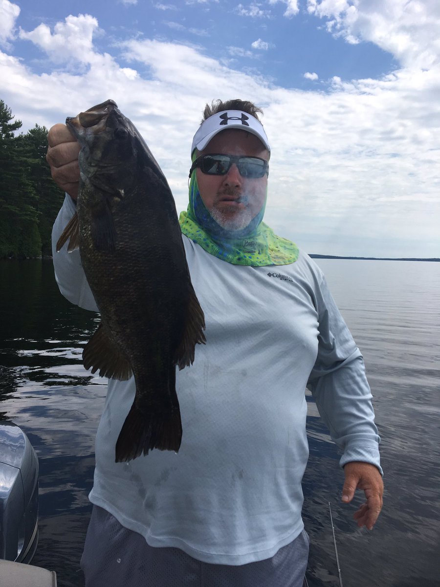 kidderontwitr's tweet photo. Today me &amp; @bobbyb643 smoked these #TOADS #DownMaine #sick #whackyworm #kidcanfish #smallies #fight #fishwhistle 🎣👍🏻 https://t.co/Qt3MiE4APC
