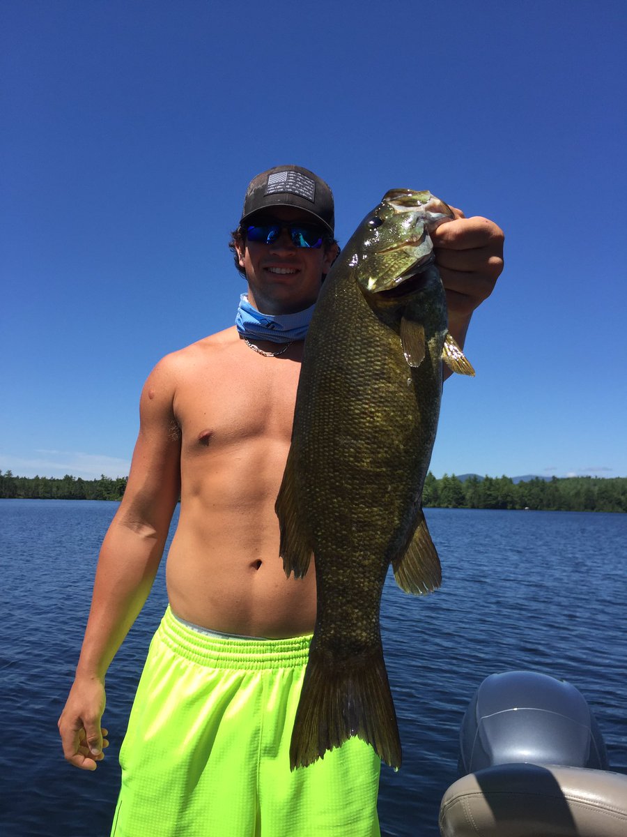 kidderontwitr's tweet photo. Today me &amp; @bobbyb643 smoked these #TOADS #DownMaine #sick #whackyworm #kidcanfish #smallies #fight #fishwhistle 🎣👍🏻 https://t.co/Qt3MiE4APC