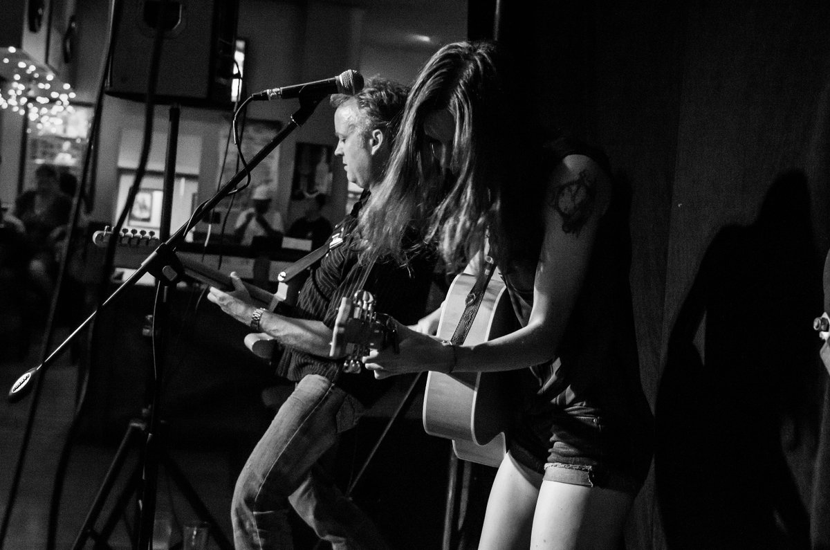 Alpowolf's tweet photo. Karen Jonas and Tim Bray rockin Hard Times Cafe at 4 Mile Fork in Fredericksburg @KarenJonasMusic @HardTmesRocksOn https://t.co/JhCtqlbTCp