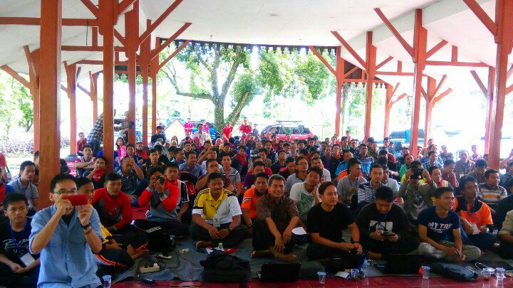internetsehat's tweet photo. sukses yaa @puspindes @rtikpemalang @relawanTIK IT Camp 2016! kabarkan kedamaian dan keragaman Indonesia via TIK! https://t.co/nZcOEFna27