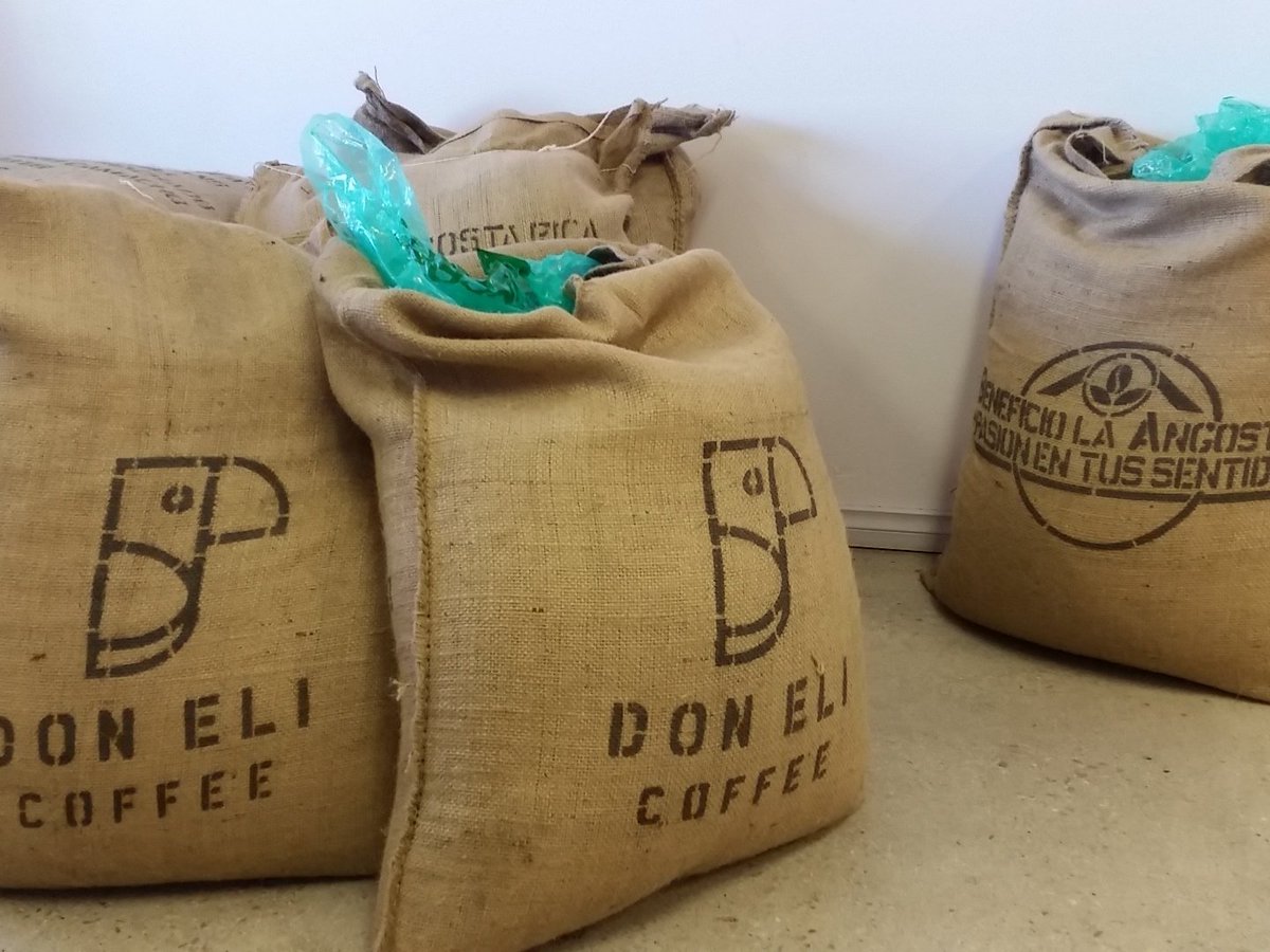Flav_Ez's tweet photo. Massive thanks @cafeticanela @CafeImports for connecting producer to roaster 👏✊👍😄 https://t.co/lOdHrI2W9r