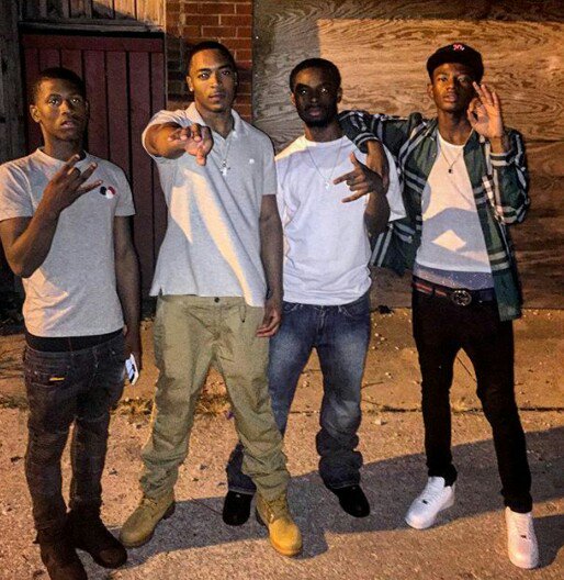 Poodafrm300_'s tweet photo. Yea Bitch Da Crew Back Down My BOYZ Back Downπ #FEBCREW https://t.co/s8MIrSumgY
