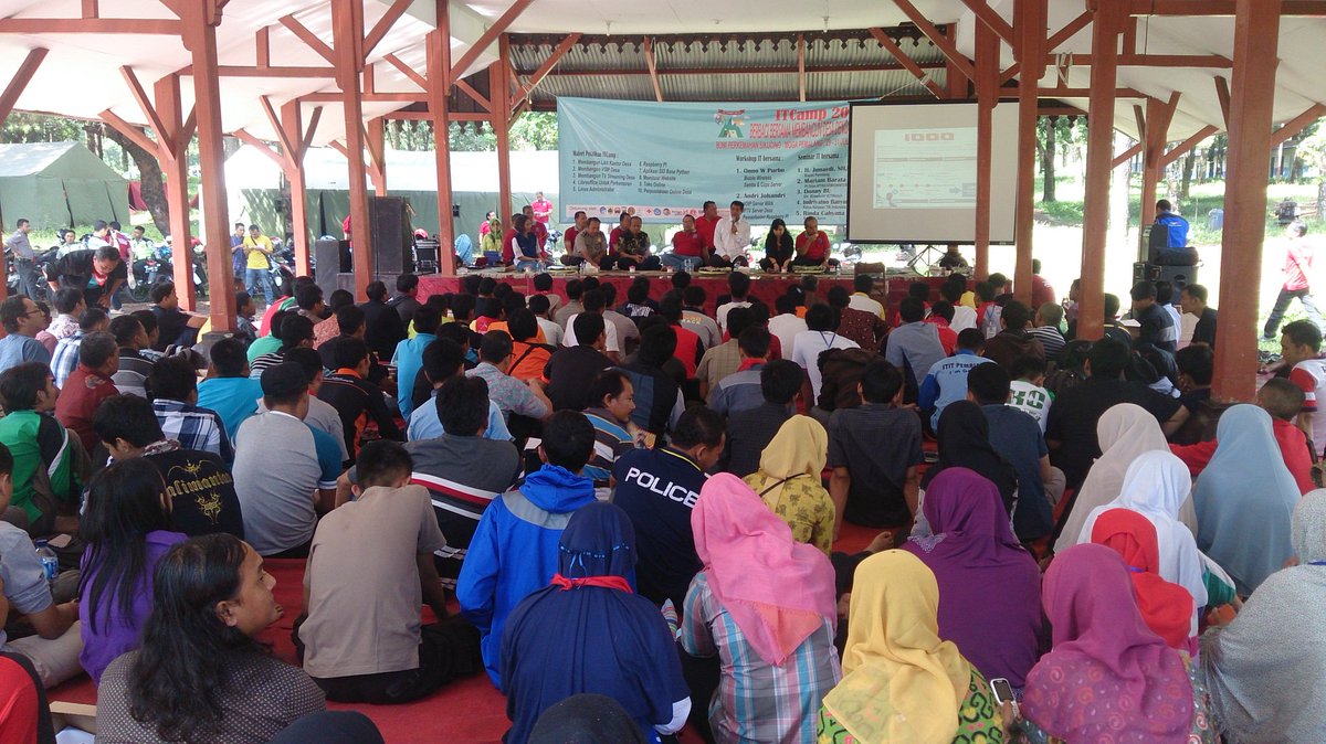 RelawanTIK's tweet photo. ITCamp 2016 kerjasama @RTIKPemalang n @puspindes dbuka Bupati Pemalang @junaedi_sh, @onnowpurbo &amp; @mariam_barata https://t.co/s7rxwUzrqi