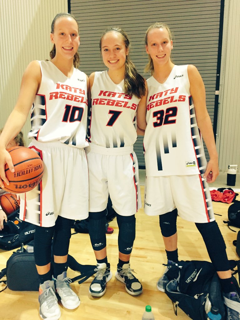 saa_bball's tweet photo. Three SAA Tiger Sophomores battling hard in Atlanta... Kelly, Emily and Katie #goingtobeagoodseason #workthemoment https://t.co/5XeZia3pRX