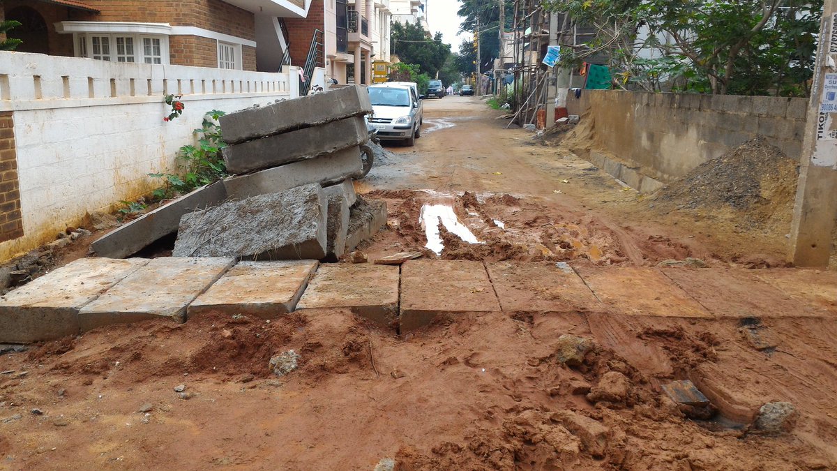 horamavureside's tweet photo. @BBMPCOMM1 Residents in the area have complained to BBMP and engineers do not care what residents have to go through https://t.co/QXy0AmmfcJ