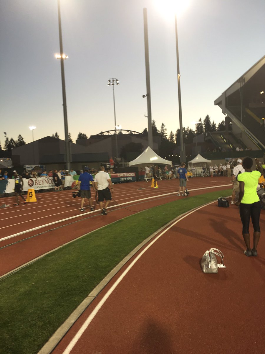 JessicaETebo's tweet photo. Mixed gender 4x4 is so fricken awesome #TrackTownSummerSeries https://t.co/CMVnZcRr8O