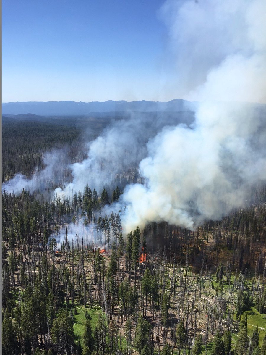 ForestServiceNW's tweet image. UPDATE-Bybee Fire in Crater Lake National Park grows to 120 acres, 5% contained. Park still open, PCT section closed