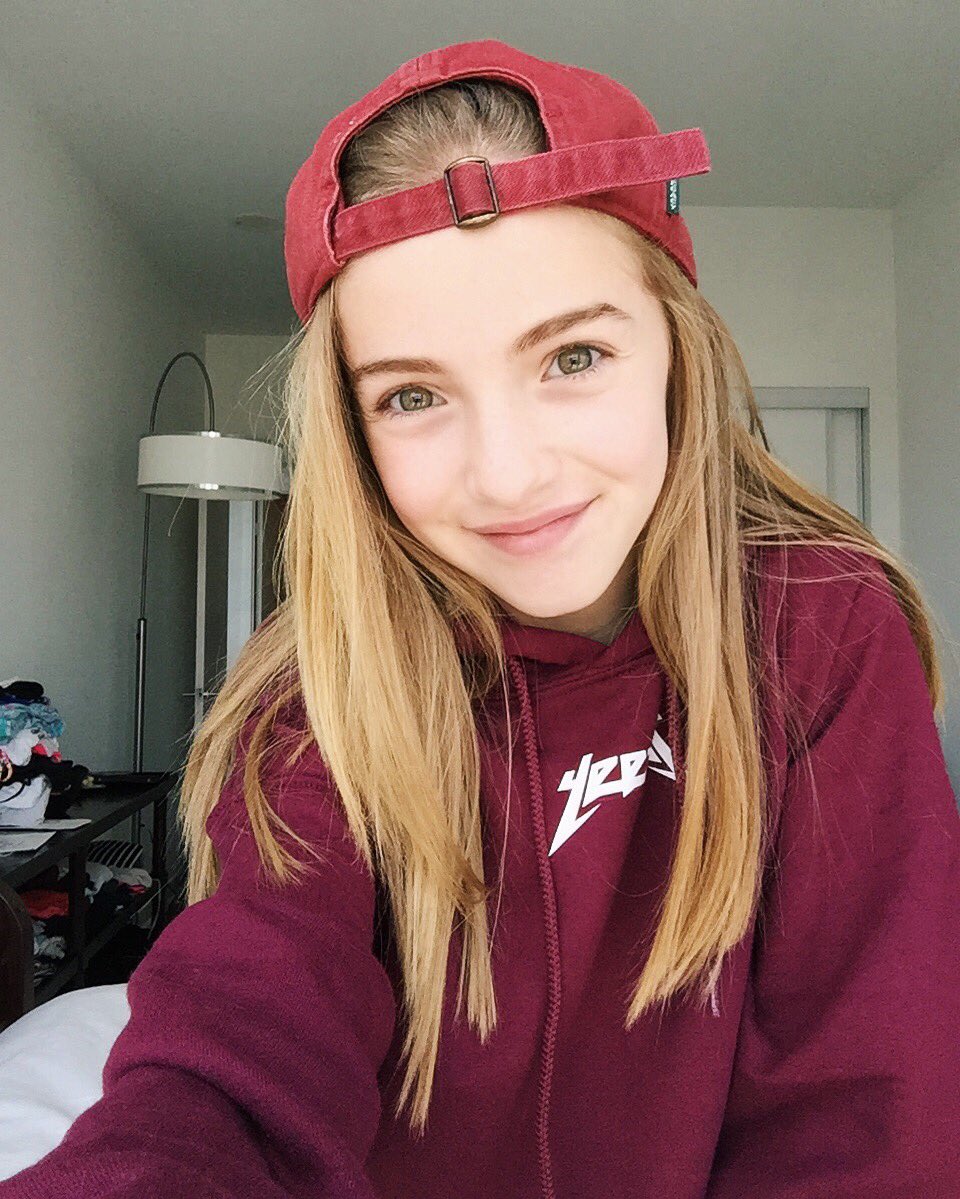 LaurenOrlando's tweet photo. little selfie to start off saturday 😋 https://t.co/MWcC6OOlsw
