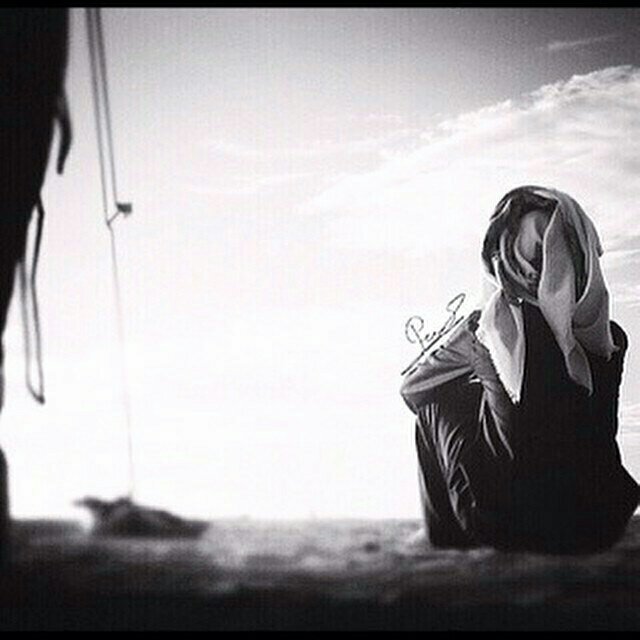 h_t_233's tweet photo. ' جفآني منآم ﺎلصبح وﺎلنوم لي #مآرآق !
' وكثر ﺎلتمني زآ�� في قلبي ﺎرهآقهہ ♡!
#قصيد #صباح_الخير #شعر #حرب #رتويت https://t.co/7SJjS9T97t