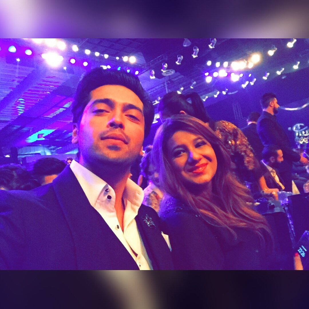YFahadian's tweet photo. #lookingPerfect❤ #LoveYou💕 #LuxStyleAwards💞 #LuxNights👌 #LoveYouGuysSoMuch😘😘
#Enjoy💫💝💫💝
@fahadmustafa26 @sanafahd26 https://t.co/8lvl8LXimT