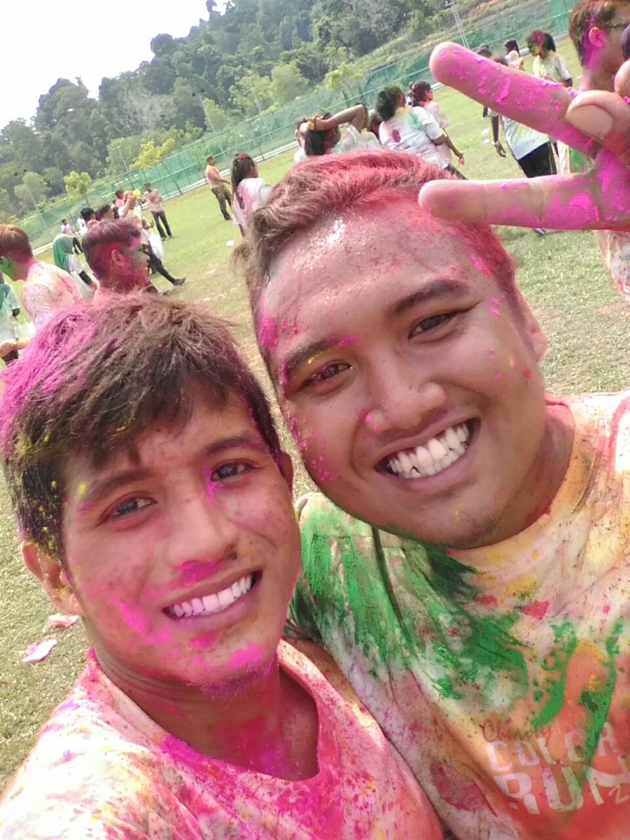 eizat14's tweet photo. #unitencolorrun https://t.co/UrAx6FIIbl