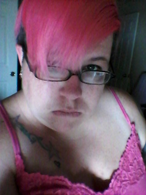 TraumaQueen1985's tweet photo. @Jack_Septic_Eye you can be emo with green I can be emo with pink haha https://t.co/HtJzdag0bz