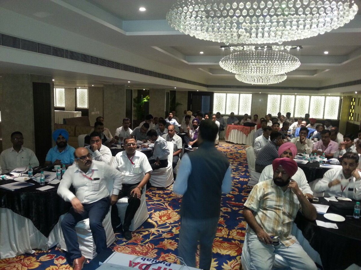 MfdfJalandhar's tweet photo. @fifaindiaorg few pics of the session taken by Gajendra kothari . Excellent event . MFDA members in full strength https://t.co/6EjjAr4AJi