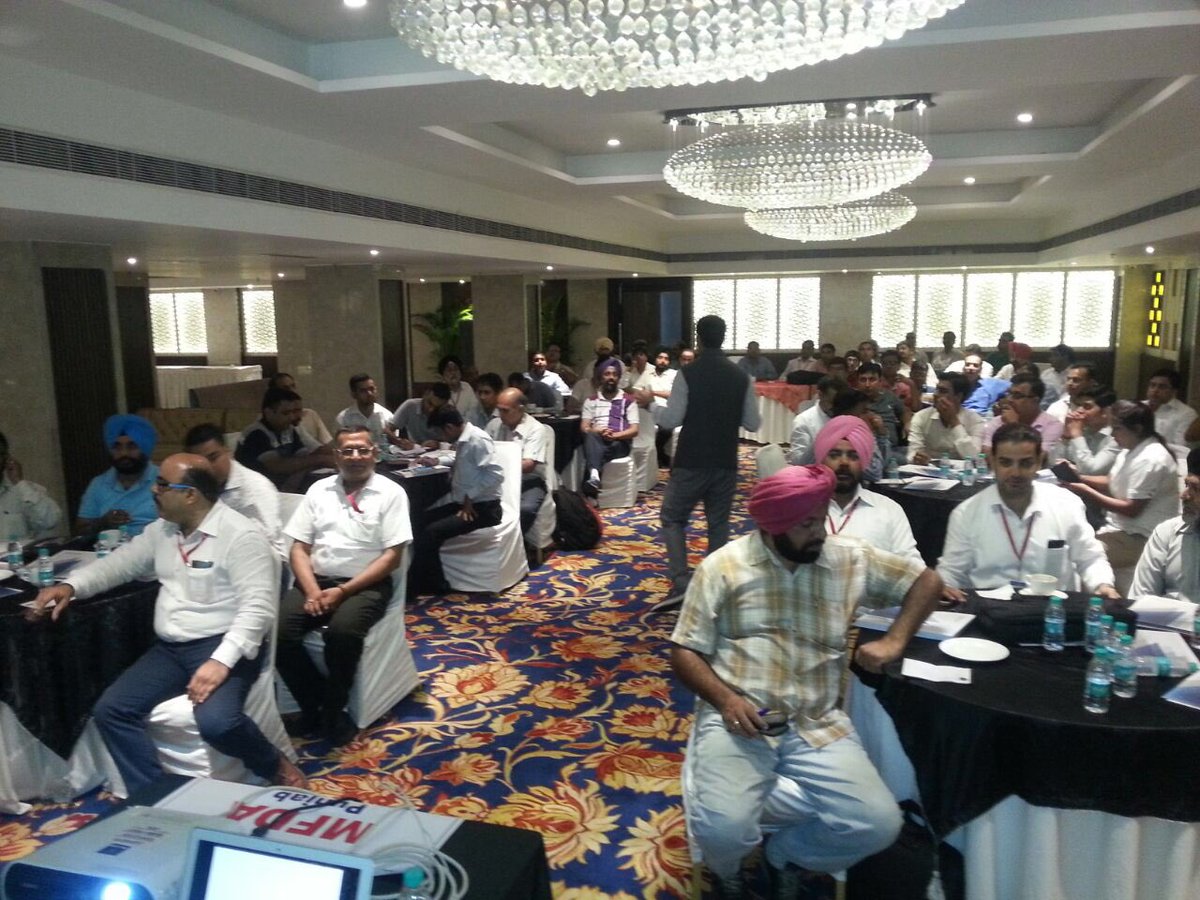 MfdfJalandhar's tweet photo. @fifaindiaorg few pics of the session taken by Gajendra kothari . Excellent event . MFDA members in full strength https://t.co/6EjjAr4AJi