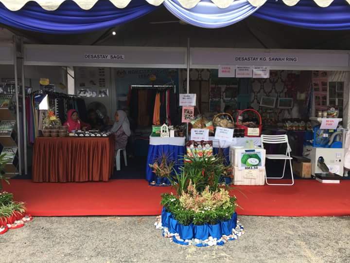 HASapardan's tweet photo. Kunjungi pameran agensi kerajaan, IPT & pameran peserta #DesaStay yang menyediakan pakej istimewa. #DesaStayJohor https://t.co/5PDGrh8C4y