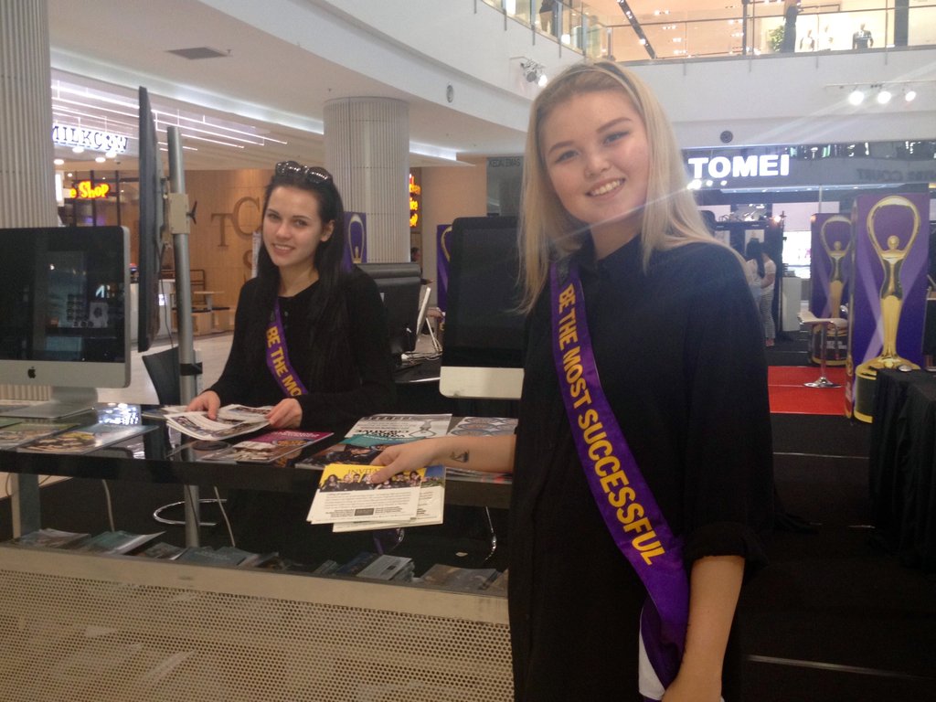 Limkokwing_MY's tweet photo. Happy weekend! Find the pathway to high-income careers. Swing by our booth @ IOI City Mall for a quick consultation! https://t.co/9zwWfta8VD