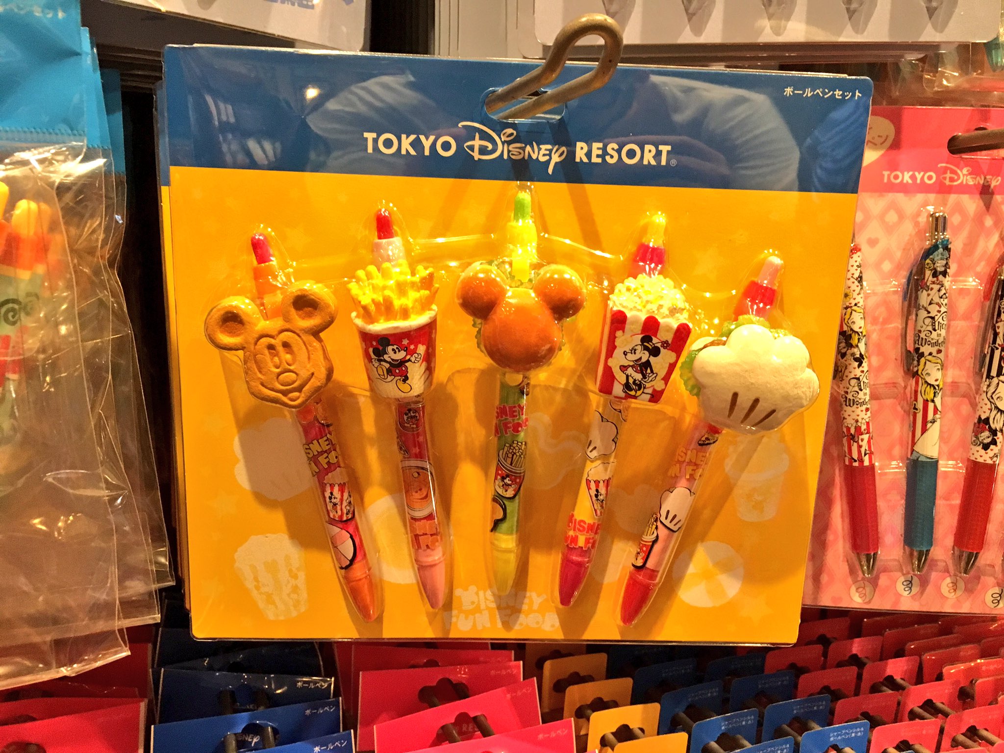 Chris Explorer Found Everyone S Must Buy Right This Minute Pen Set From Tokyo Disney Resort T Co Sxmgflosxs Twitter