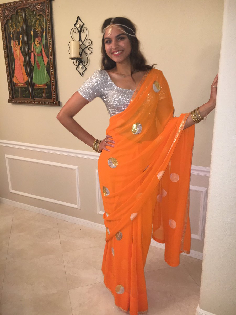 iman_nasir's tweet photo. find u a bae who can rock a matha patti & a saree & it's not even her wedding!!! 😍 #singlemami https://t.co/OYZui9JMvu