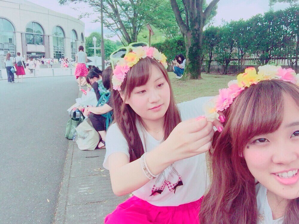 aya__ten0929's tweet photo. いもうとのかみのけをしてあげるおねいちゃん
#Wayaka https://t.co/BLJGe7Xi2F