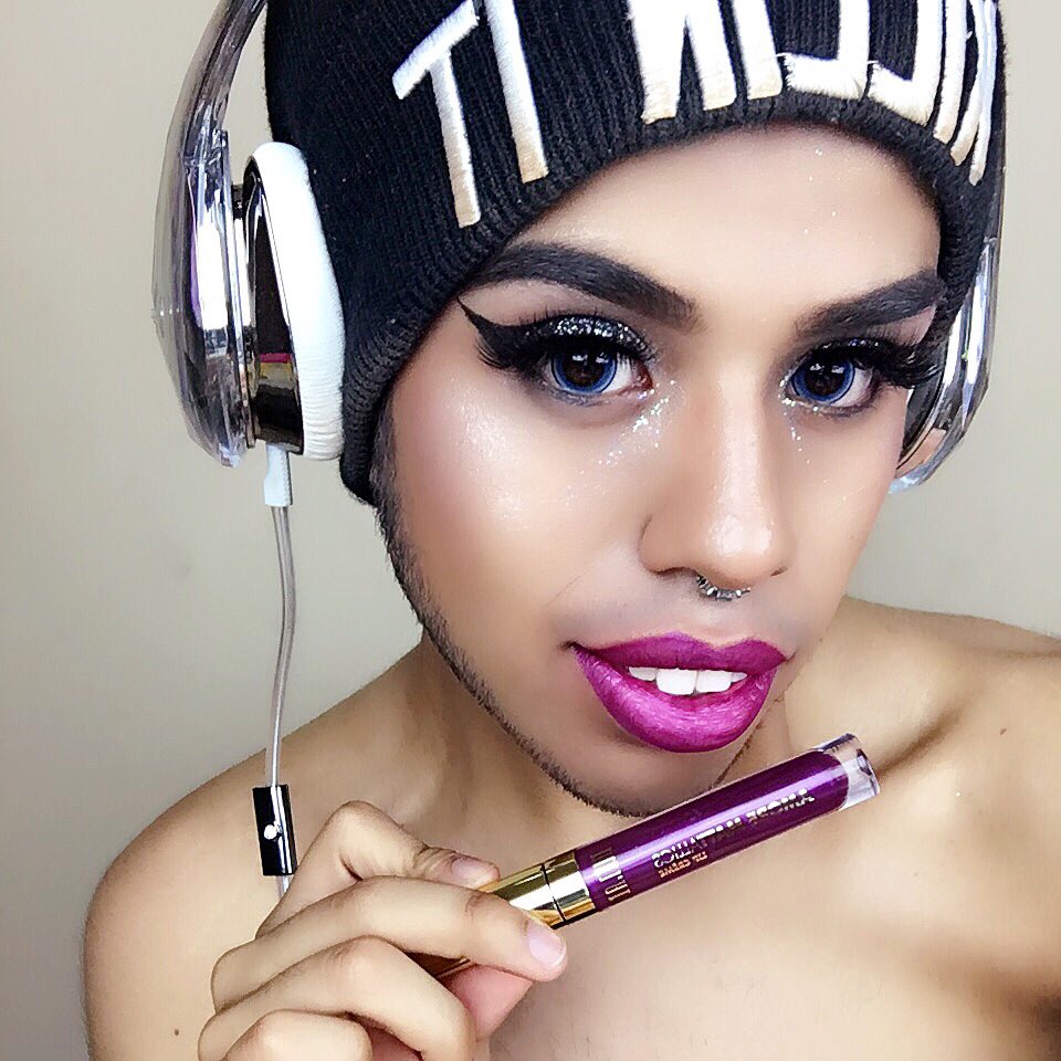 Putzzy_MoOnzter's tweet photo. Follow me on IG and add me on Snap 👻 I'll be having a makeup weekend doing a lot of looks, all at putzzy_lovesyou ✨ https://t.co/T10UQzrNHi