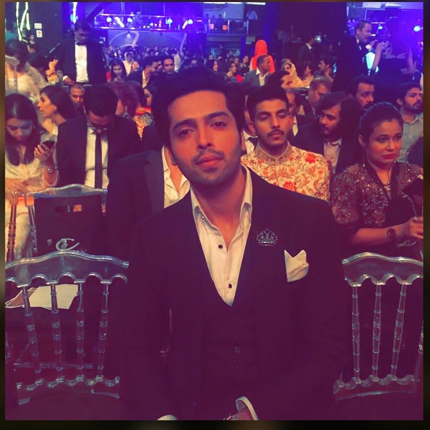 YFahadian's tweet photo. #lookingPerfect❤ #LoveYou💕 #LuxStyleAwards💞 #LuxNights👌 #LoveYouGuysSoMuch😘😘
#Enjoy💫💝💫💝
@fahadmustafa26 @sanafahd26 https://t.co/zgvqnOMBSd