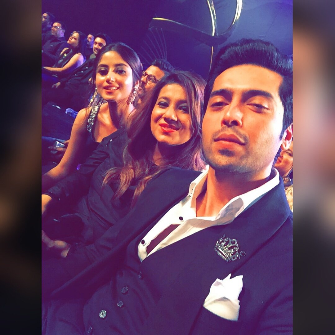 YFahadian's tweet photo. #lookingPerfect❤ #LoveYou💕 #LuxStyleAwards💞 #LuxNights👌 #LoveYouGuysSoMuch😘😘
#Enjoy💫💝💫💝
@fahadmustafa26 @sanafahd26 https://t.co/7LUyeuYEp5