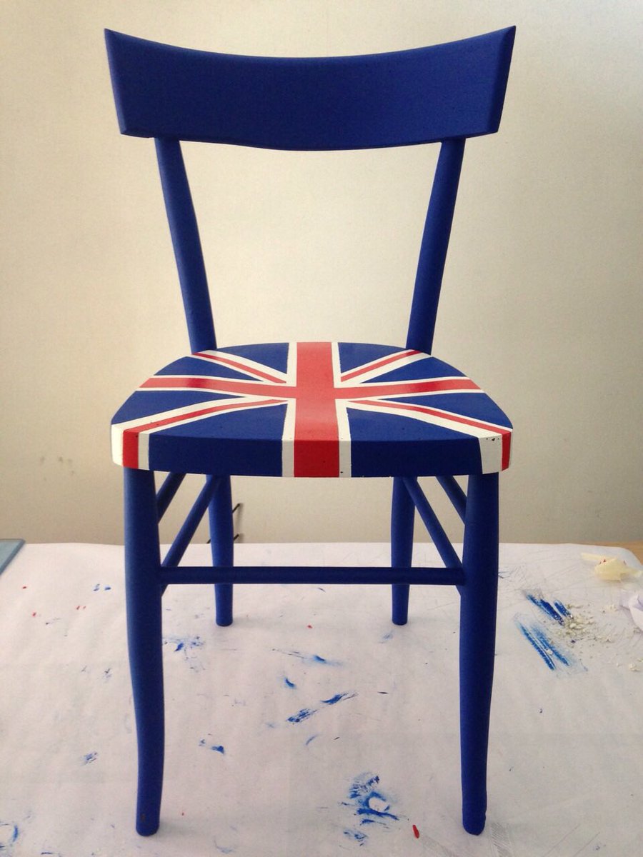 OfficinaBFST's tweet photo. Prime #bootyflagseat #recycle #turnoldthingsintonewthings #cute #old #chairs #uk https://t.co/iaJcaTDgWX