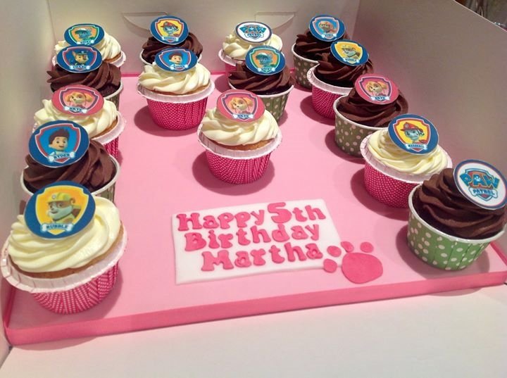strawbkitchen's tweet photo. Paw Patrol Cupcake Board chosen by Martha for her 5th Birthday! #pawpatrol #cupcakes https://t.co/gopufnQFtP