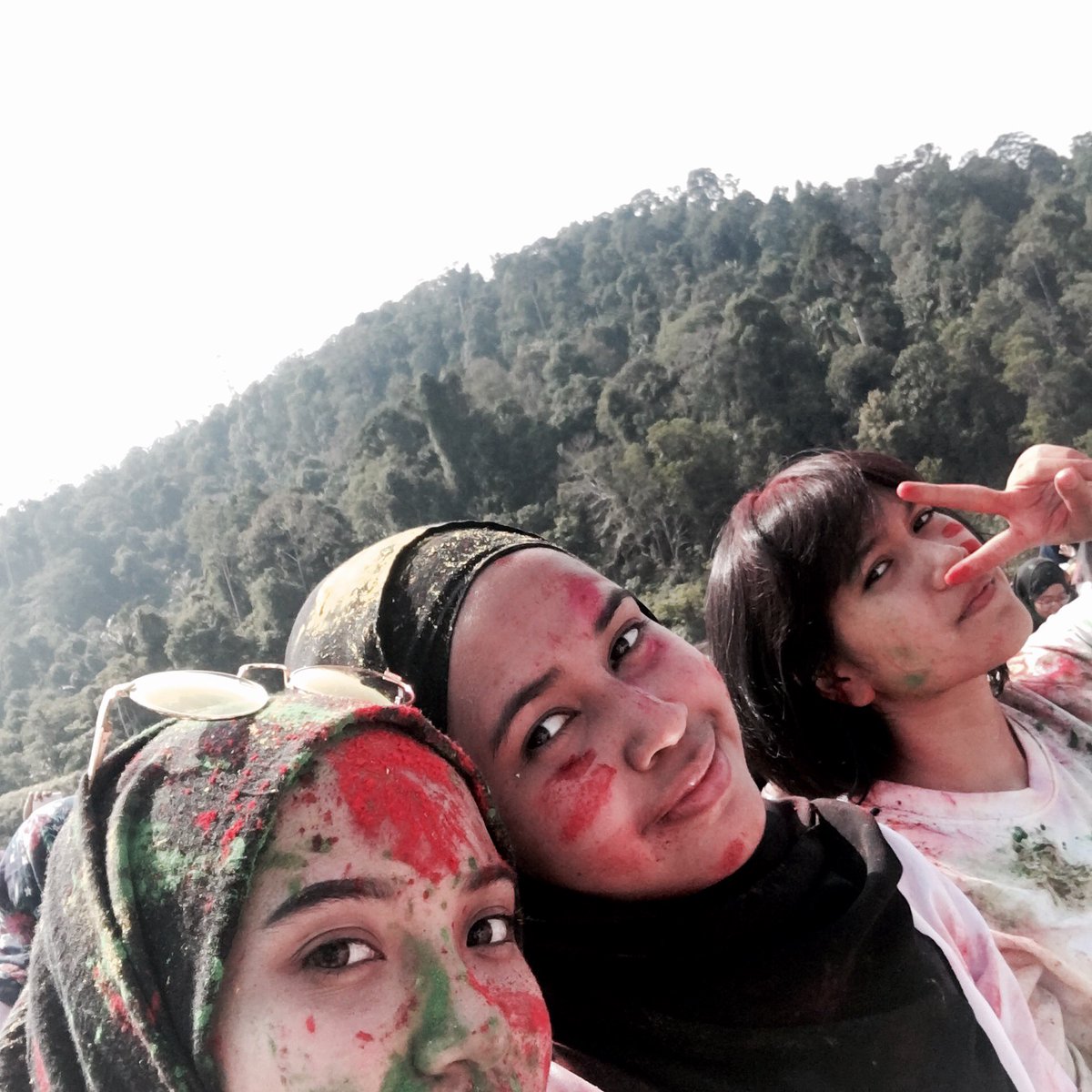 Anmzln's tweet photo. part 2 #unitencolorrun #mencarijodoh https://t.co/6Su4gtIfvQ