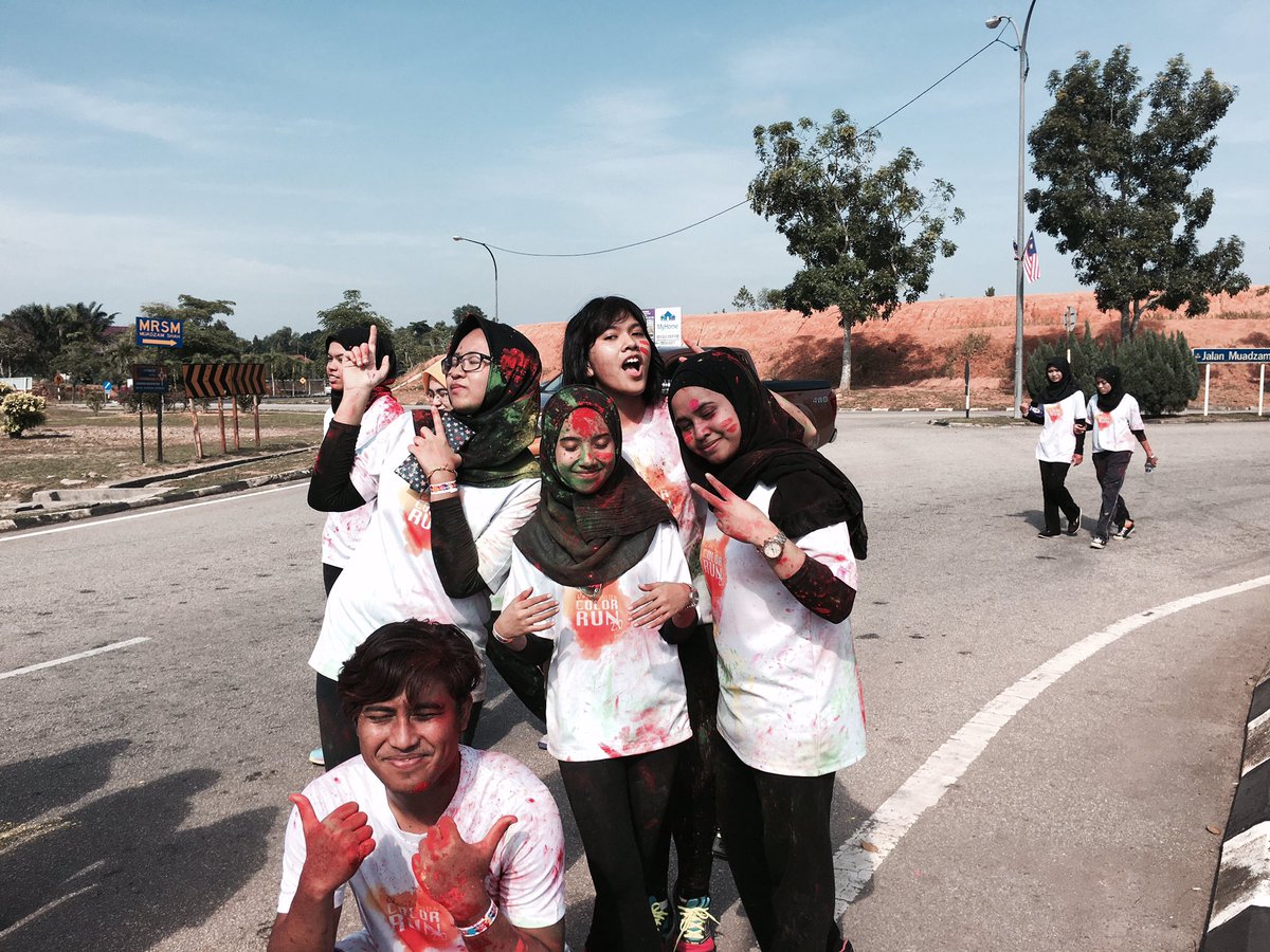 Anmzln's tweet photo. part 2 #unitencolorrun #mencarijodoh https://t.co/6Su4gtIfvQ