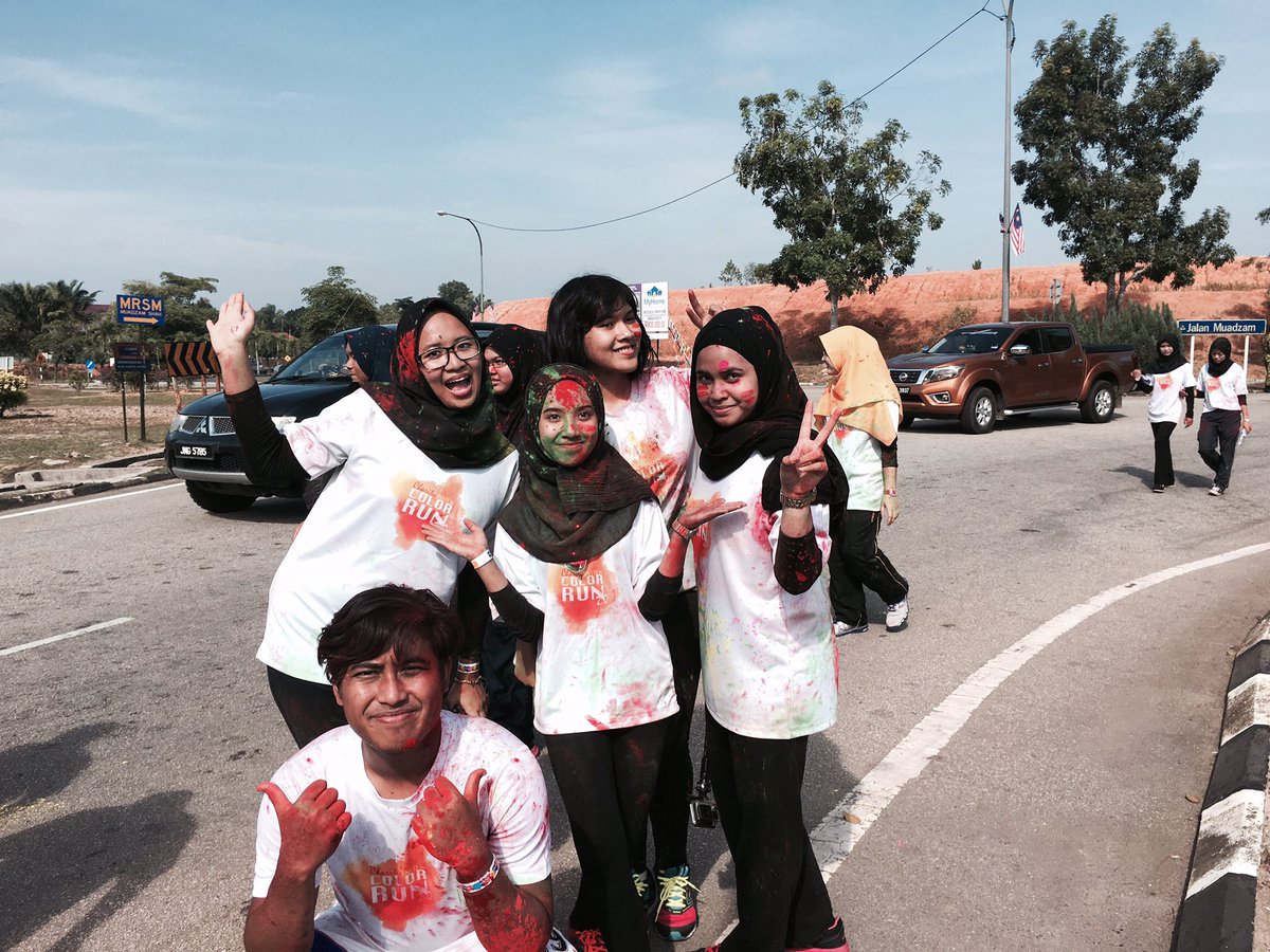 Anmzln's tweet photo. part 2 #unitencolorrun #mencarijodoh https://t.co/6Su4gtIfvQ