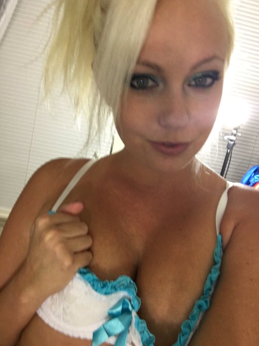 I love those who love me ☺️❤️ https://t.co/FrwjYjJ5OH<a href="/tag/ilovemygirlfund"class="tags"><span>#ilovemygirlfund</span></a>