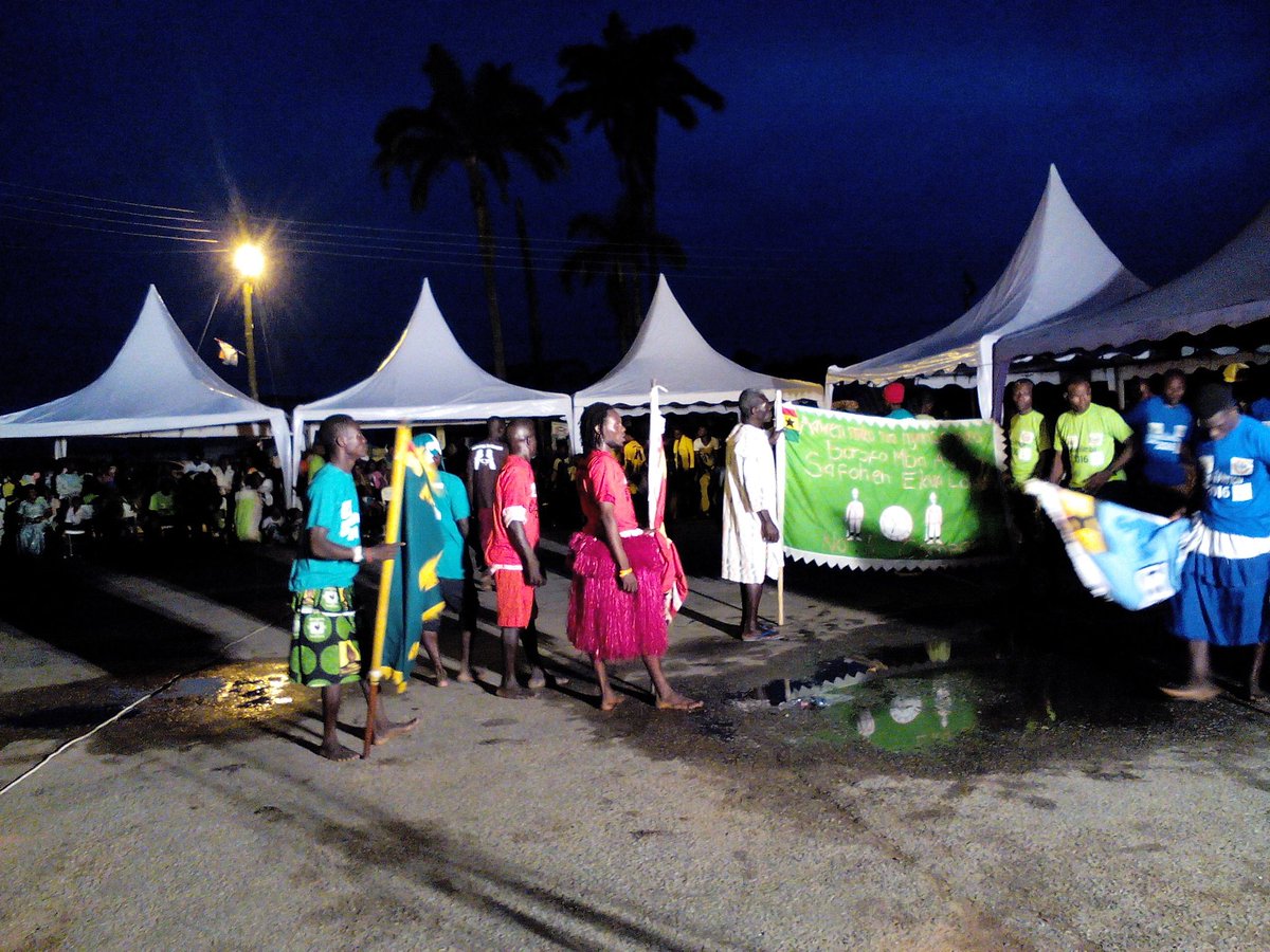 VoyagesAfriq's tweet photo. The #ChapelSquare in #CapeCoast came alive with a variety show last night. #EmancipationDay @lizofosuadjare @WWalya https://t.co/vRu1B7hEJy