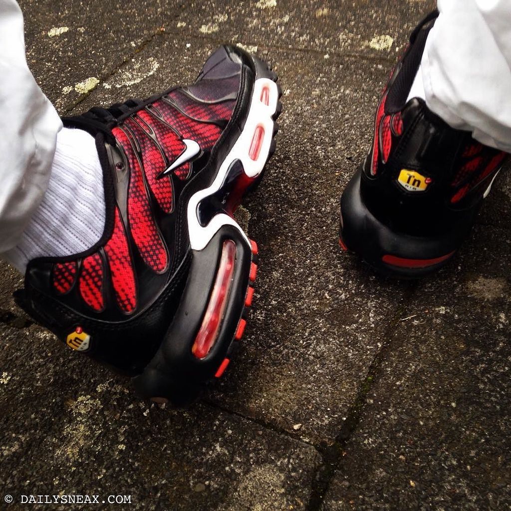 black red tns