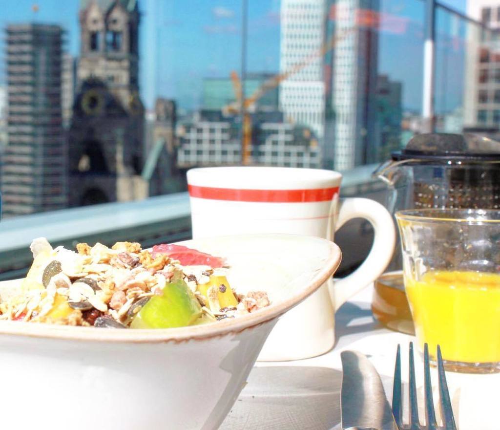 GlbetrotterGrls's tweet photo. Breakfast with a view .. That's how I like starting my day 😊 #Berlin #berlin🇩🇪 #berlinview… https://t.co/bL2YbvxwAs https://t.co/3aStZN9IRi