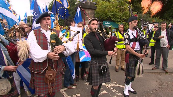 Scots rally for independence in Glasgow after Brexit vote Com0_MWW8AAU4wf