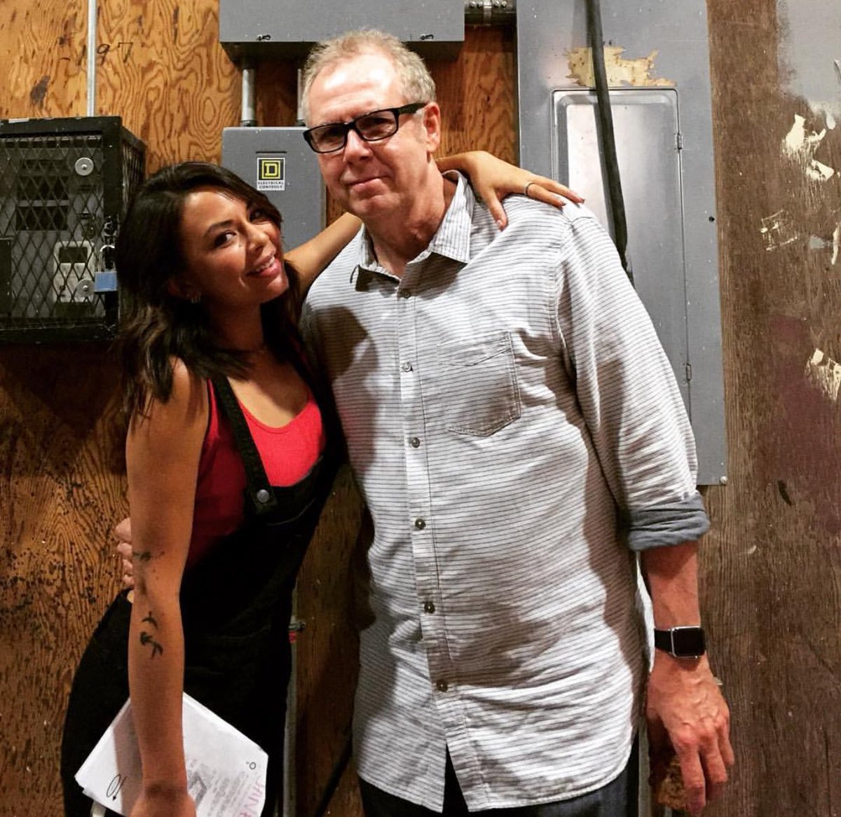 prettyliarsclue's tweet photo. @norbuck ran by the #PLLSet & saw @JanelParrish https://t.co/CrtIfXzX3g